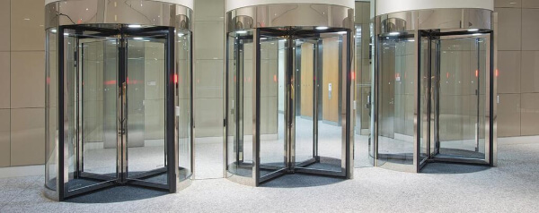 Cửa kính xoay tự động đang được khách hàng đánh giá cao Cửa kính xoay tự động đang được khách hàng đánh giá cao
