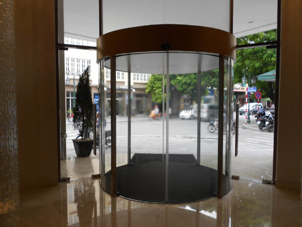 Cửa kính cường lực rất dễ dàng vệ sinh, bảo dưỡng Cửa kính cường lực rất dễ dàng vệ sinh, bảo dưỡng