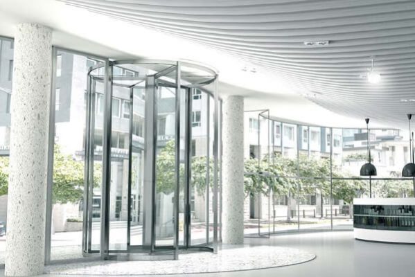 Mẫu cửa kính xoay tự động, đẹp và sang trọng Mẫu cửa kính xoay tự động, đẹp và sang trọng