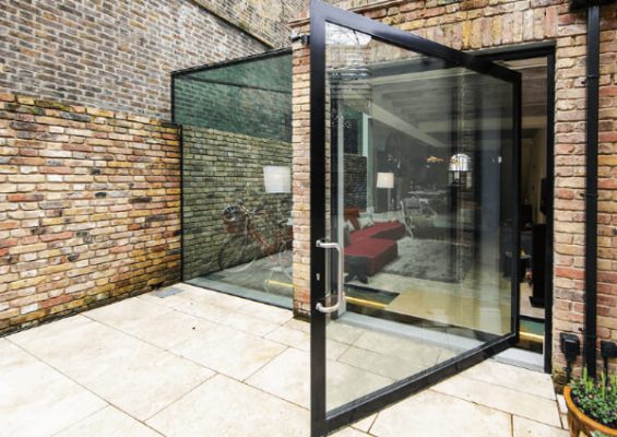 Mẫu cửa xoay mang lại vẻ đẹp độc đáo, mới lạ