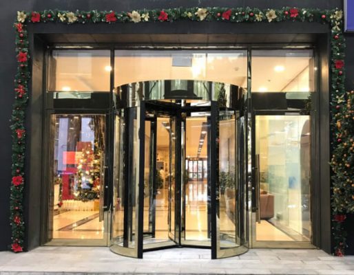 Cửa kính cường lực dễ dàng vệ sinh, lau chùi