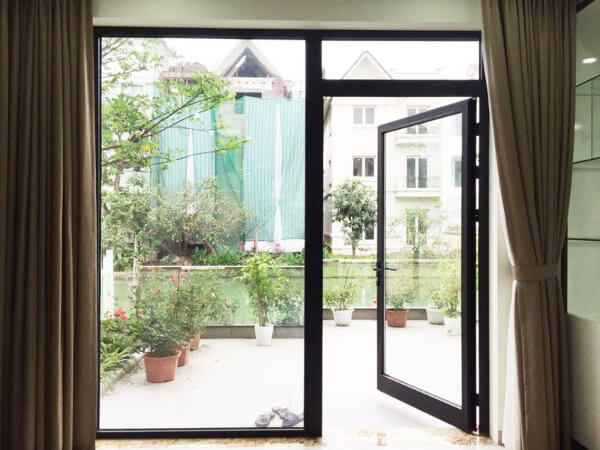 Cửa xoay trục mở rộng không gian sống, đón ánh nắng mặt trời Cửa xoay trục mở rộng không gian sống, đón ánh nắng mặt trời