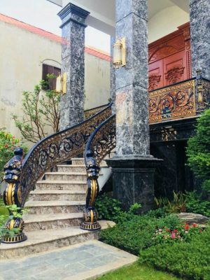Cầu thang, lan can tôn thêm sự sang trọng cho công trình
