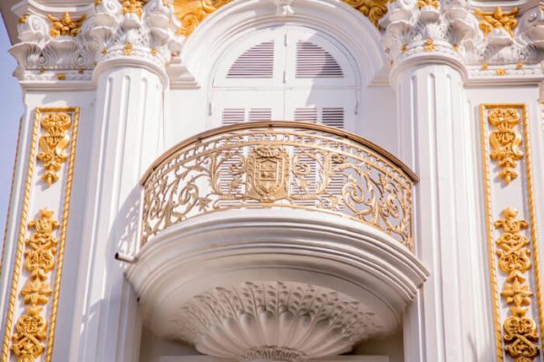 Cầu thang, lan can nhôm đúc thiết kế hài hòa với không gian