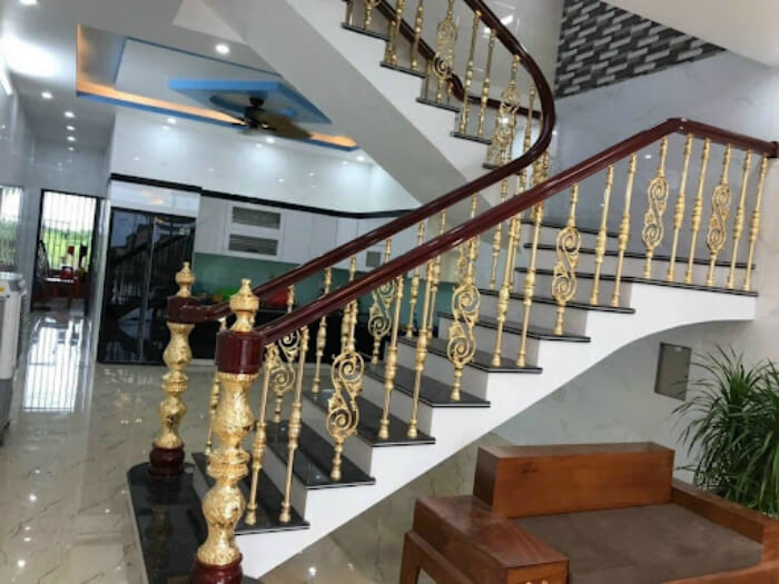 Cầu thang nhôm đúc tô thêm vẻ đẹp trang trọng cho không gian Cầu thang nhôm đúc tô thêm vẻ đẹp trang trọng cho không gian