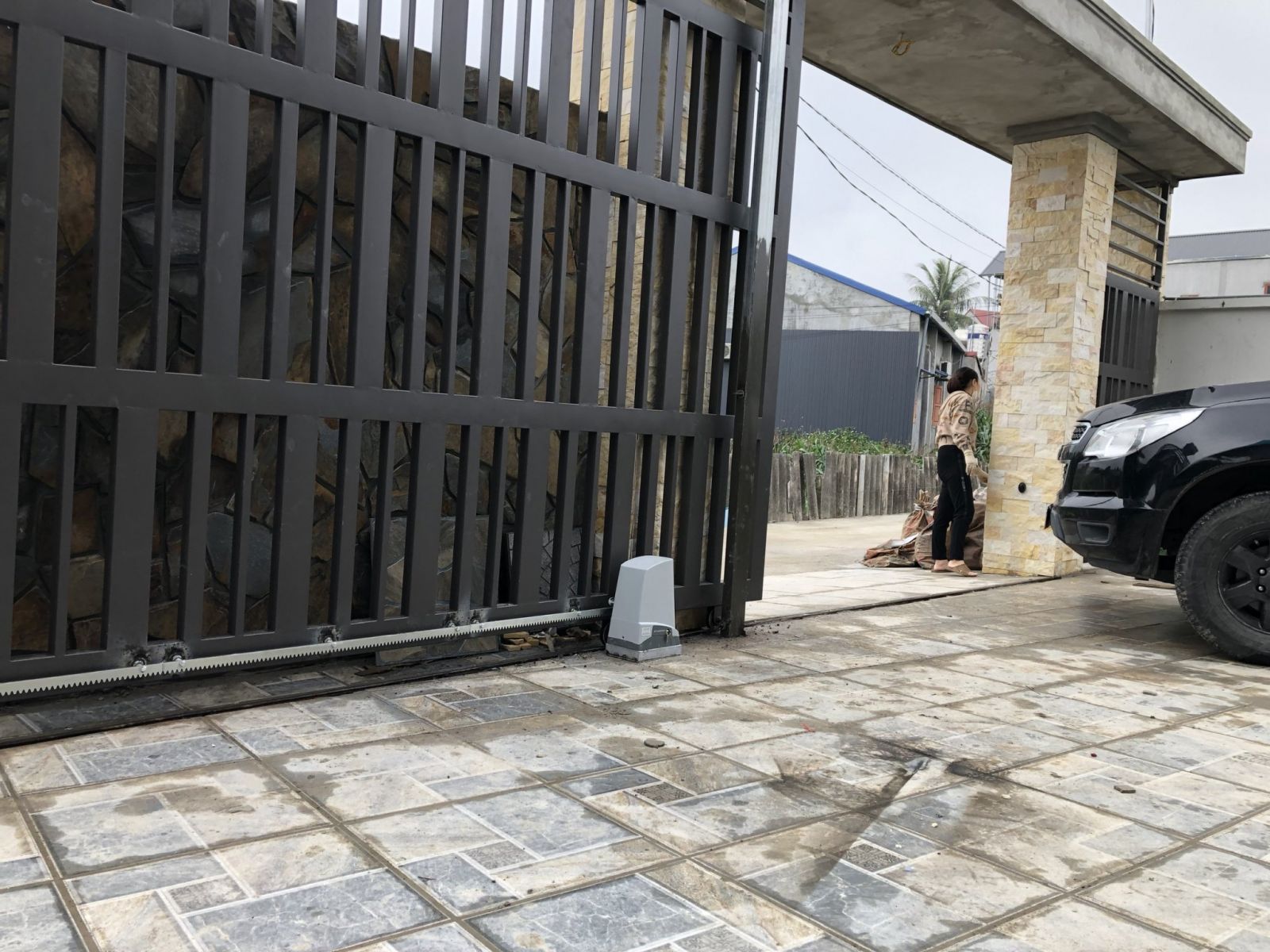 Sự khác biệt linh kiện motor cổng lùa thể hiện rõ sau thời gian sử dụng