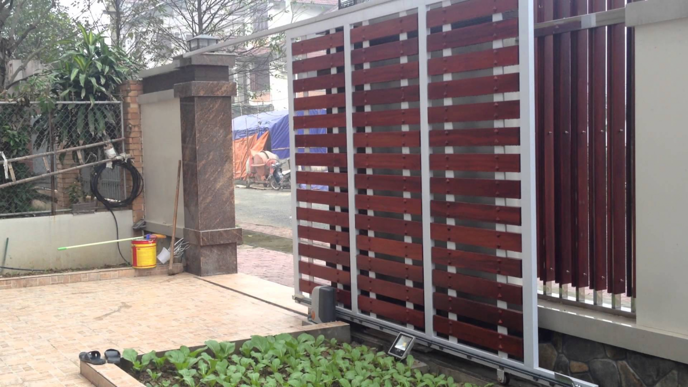 Motor cổng lùa vận hành ổn định với bánh răng kéo trên ray trượt