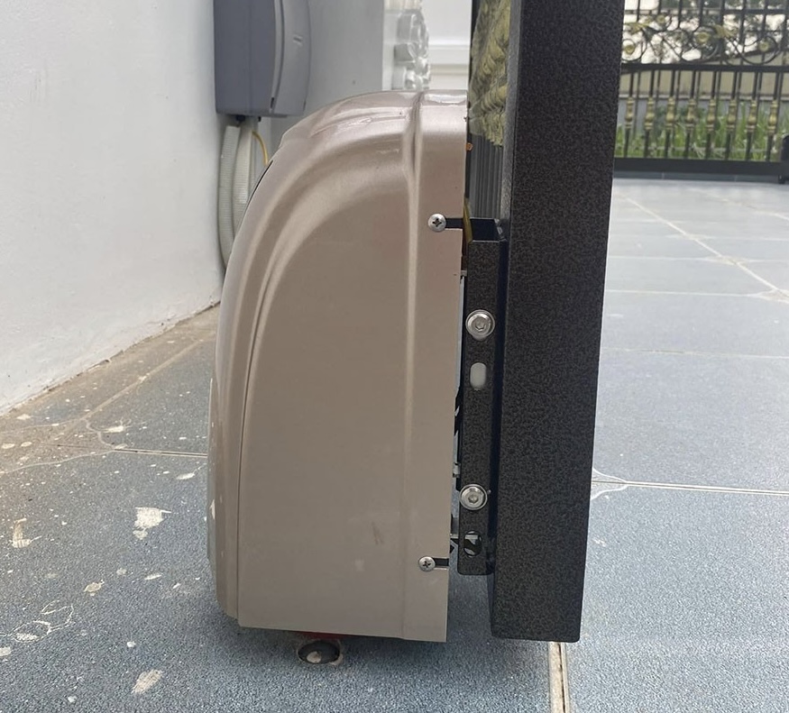Việc lắp đặt khá đơn giản Motor dễ lắp đặt