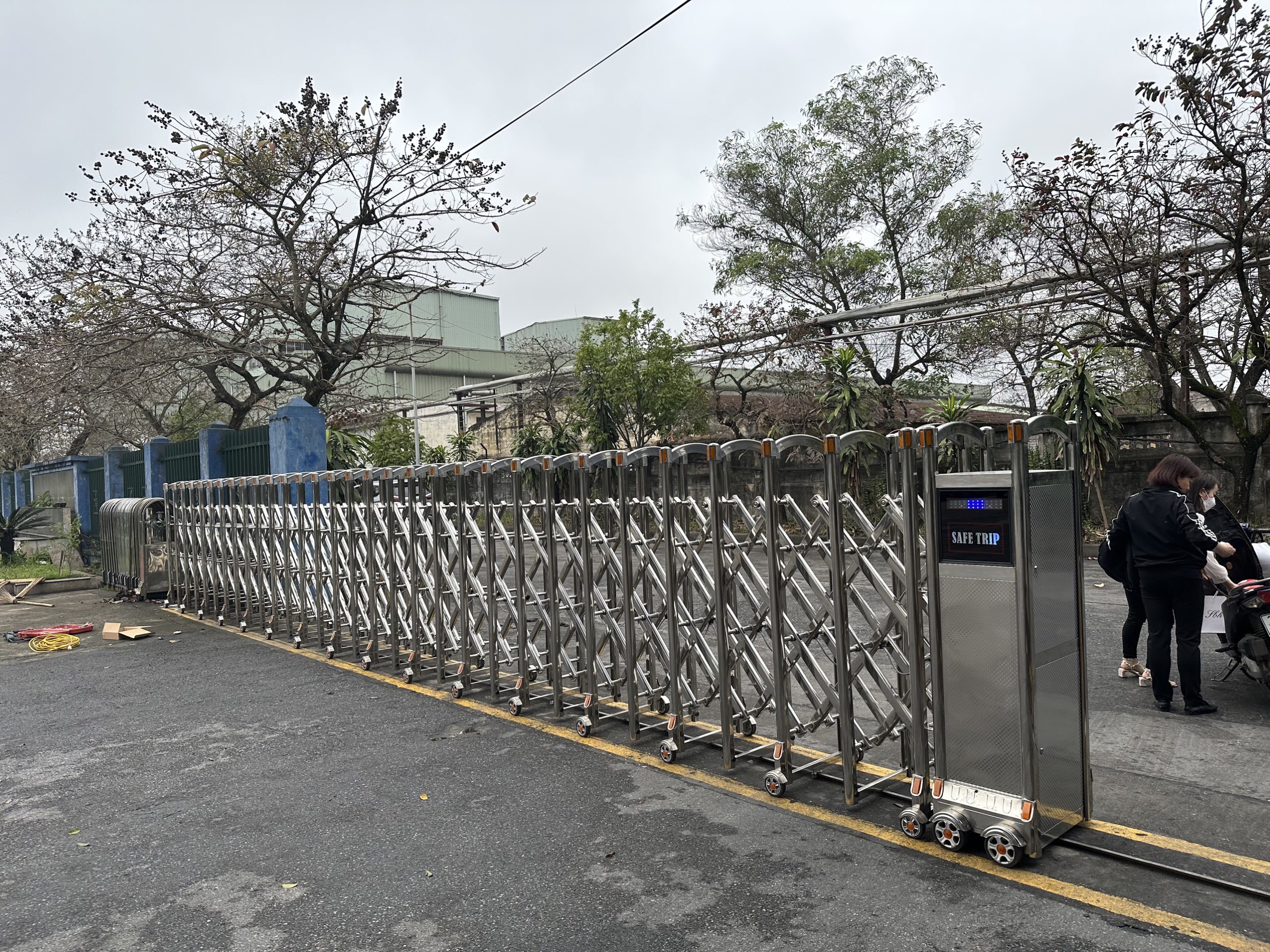 Cổng xếp có ray Motor cổng xếp có ray