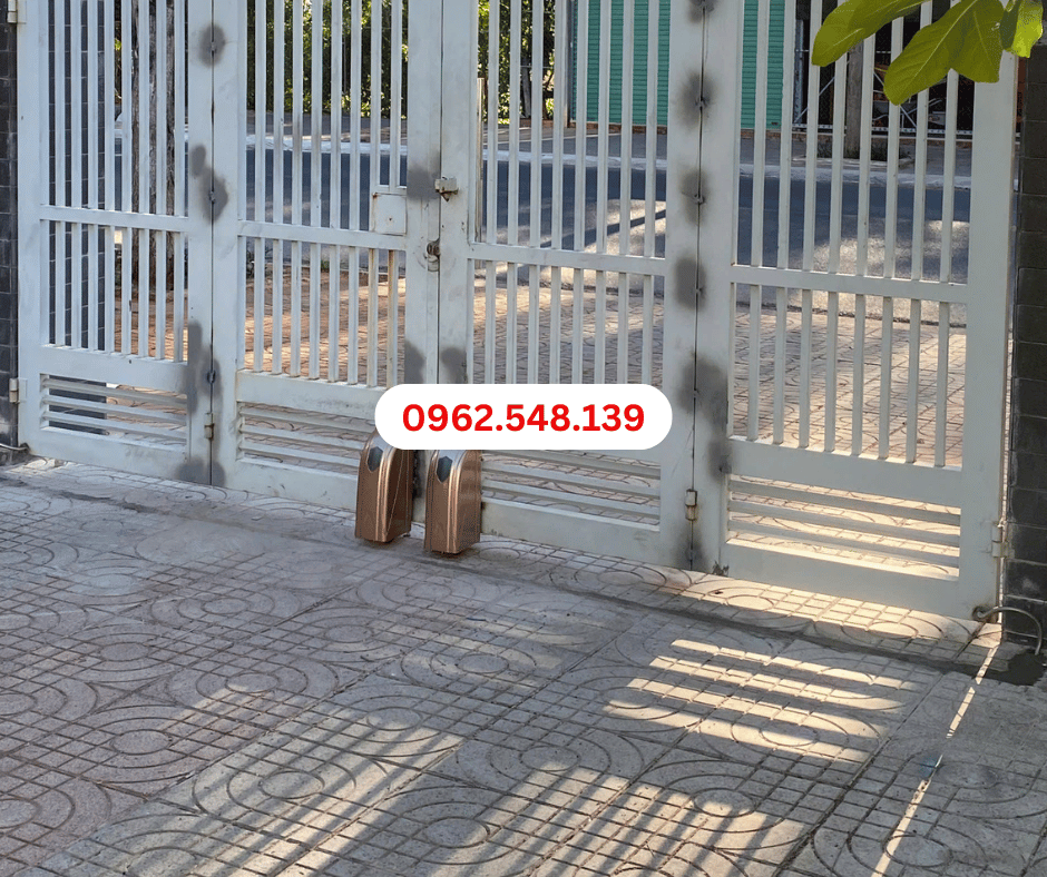 Cổng con lăn giới thiệu Động cơ dễ lắp đặt