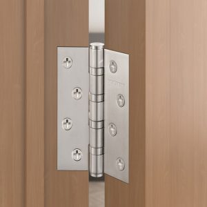Bản lề Inox sau khi lắp đặt