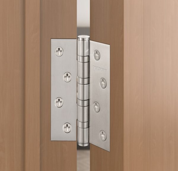 Bản lề Inox sau khi lắp đặt