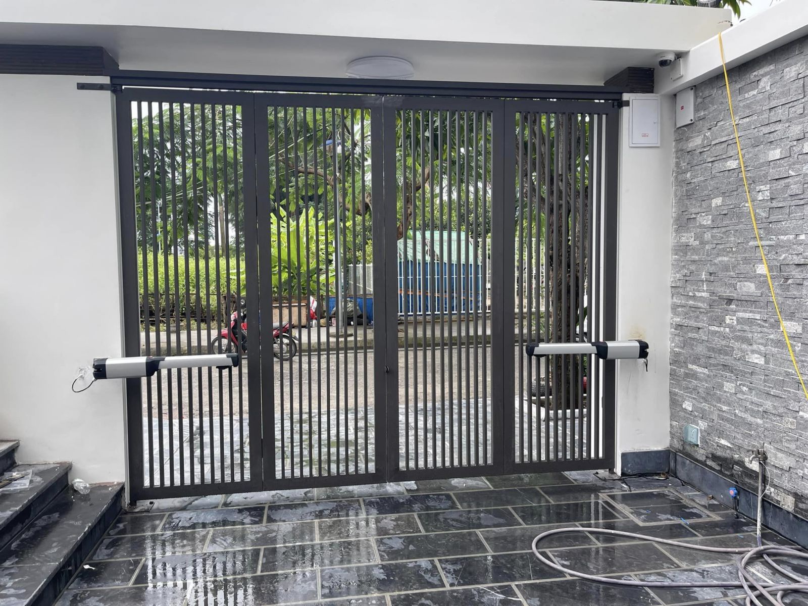 Thiết kế nhỏ gọn, dễ lắp đặt YH lớn motor cổng tay đòn YH lớn