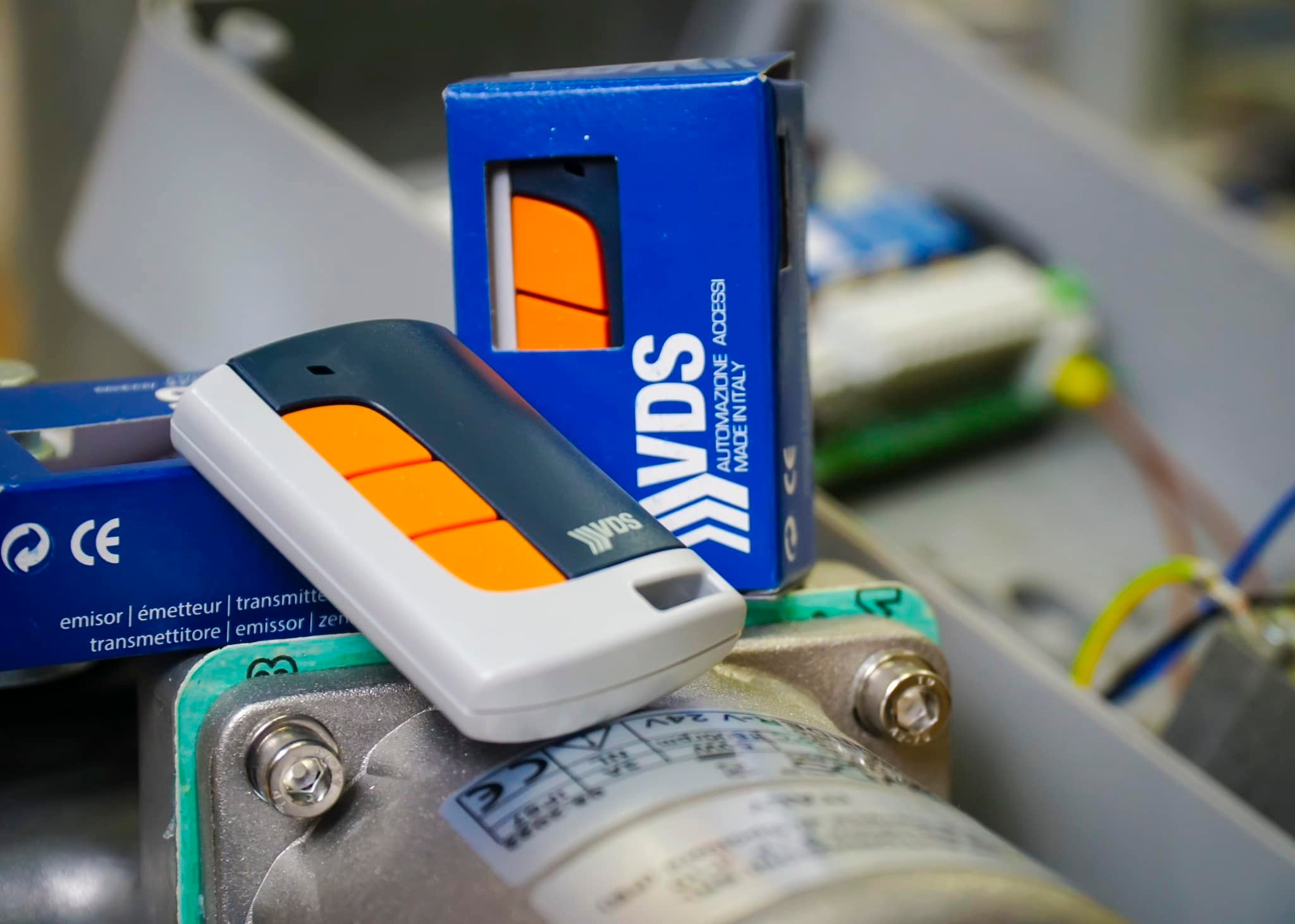 Tìm hiểu remote điều khiển từ xa motor-cua-cong-tu-dong