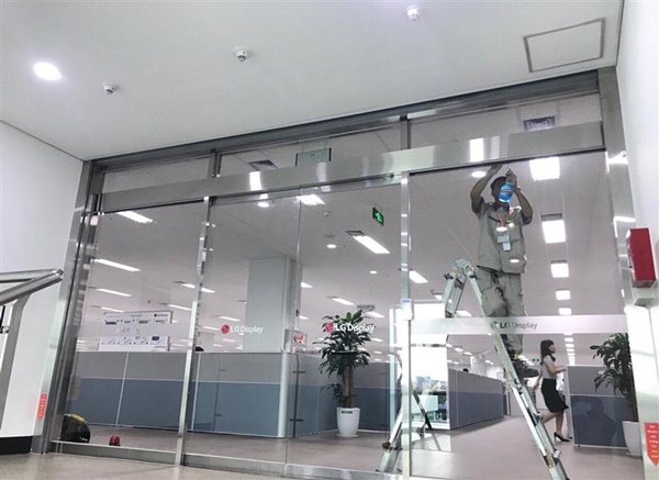 Đội ngũ lắp đặt cửa tự động chuyên nghiệp Đội ngũ lắp đặt cửa tự động chuyên nghiệp