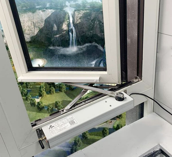 Cửa sổ mở hất tự động được ứng dụng rộng rãi cho các công trình