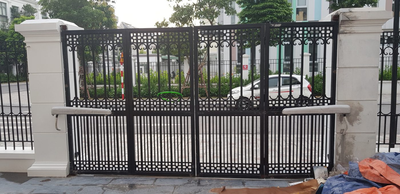 Cửa cổng 4 cánh xếp trượt giúp tối ưu diện tích sử dụng Cửa cổng 4 cánh xếp trượt giúp tối ưu diện tích sử dụng