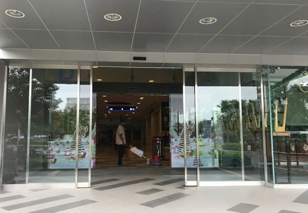 Cửa kính tự động mở xếp lớp Cửa kính tự động mở xếp lớp