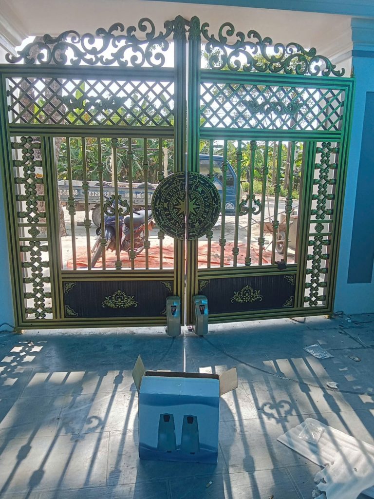 Hệ thống truyền động motor cổng lùa 24V giúp cổng đóng mở nhẹ nhàng.