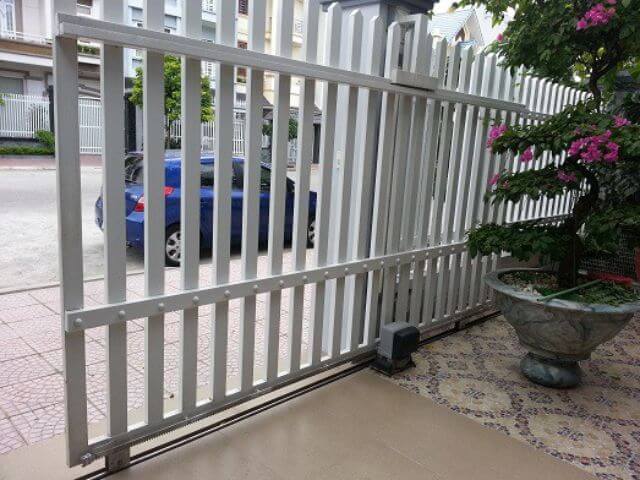 Motor cổng lùa giá rẻ dễ phát sinh tiếng ồn khi vận hành lâu dài