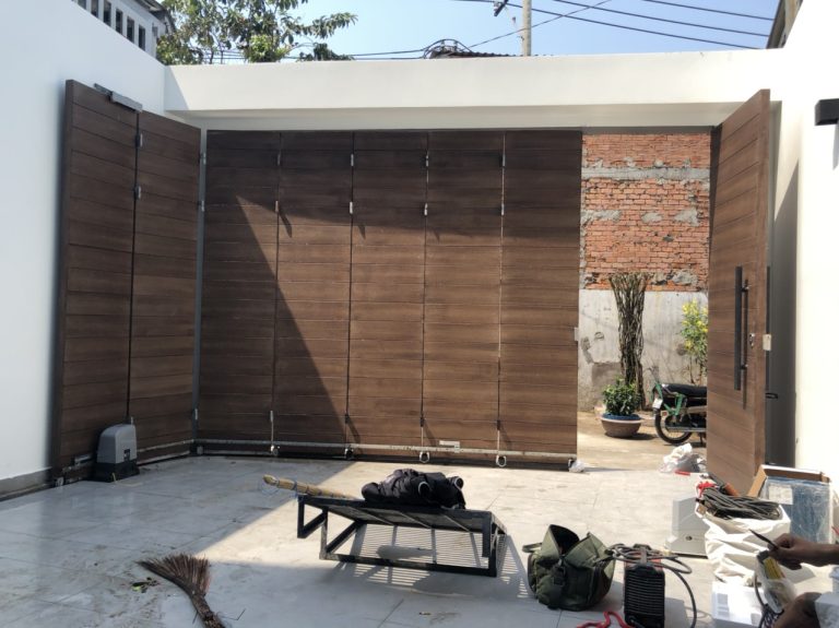 kỹ thuật Nam Cường khảo sát và lắp đặt motor cổng lùa đúng kỹ thuật. kỹ thuật Nam Cường khảo sát và lắp đặt motor cổng lùa đúng kỹ thuật.