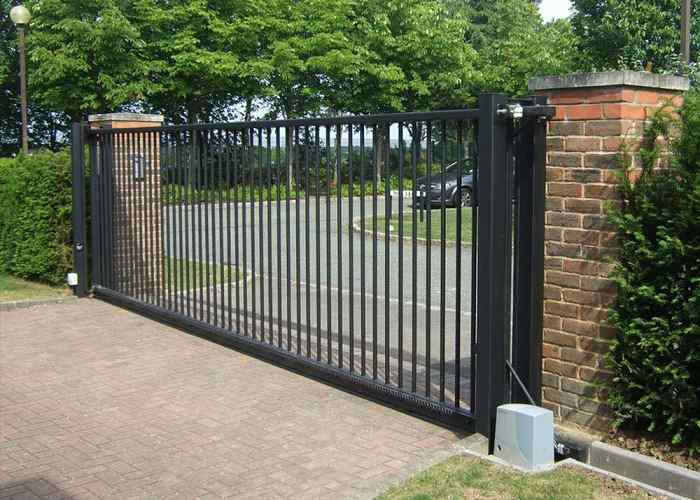 Motor cổng lùa cho nhà dân và nhà xưởng giúp tự động hóa đóng mở cổng, tiện nghi sử dụng.