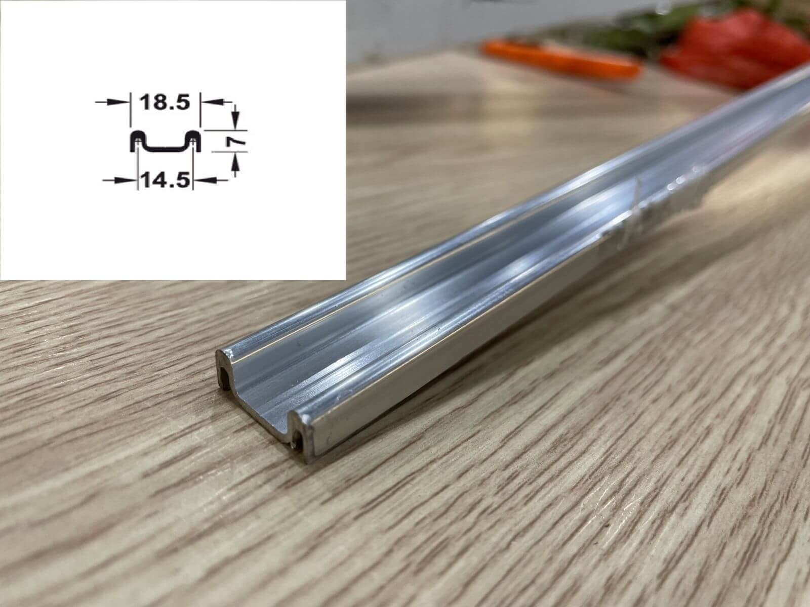 Thanh ray chữ U dễ làm bánh xô lệch khi gặp vật chắn