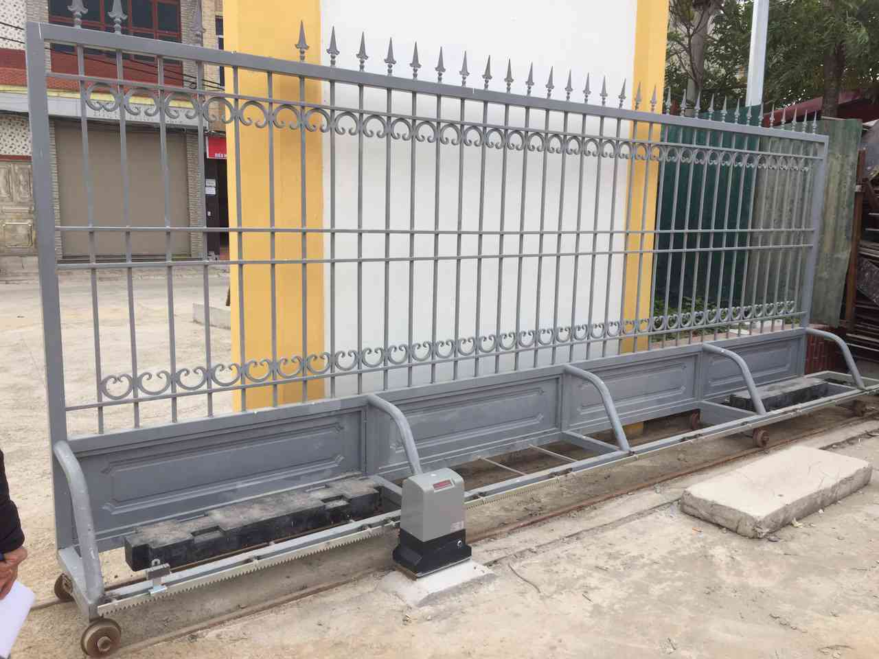 Cận cảnh thân motor với thiết kế chắc chắn, bền bỉ